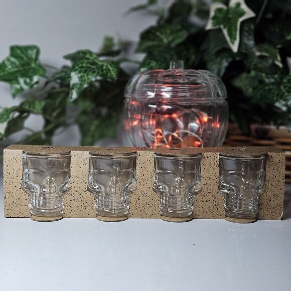 Original Set Of 4 Shot Glasses 3-D Skull Clear Glass Halloween /Day Of The Death - Picture 13 of 13